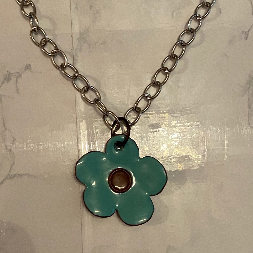 Metal flower necklace